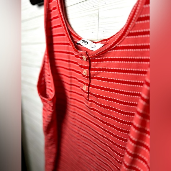 Crop Style Tank - Picture 3 of 4